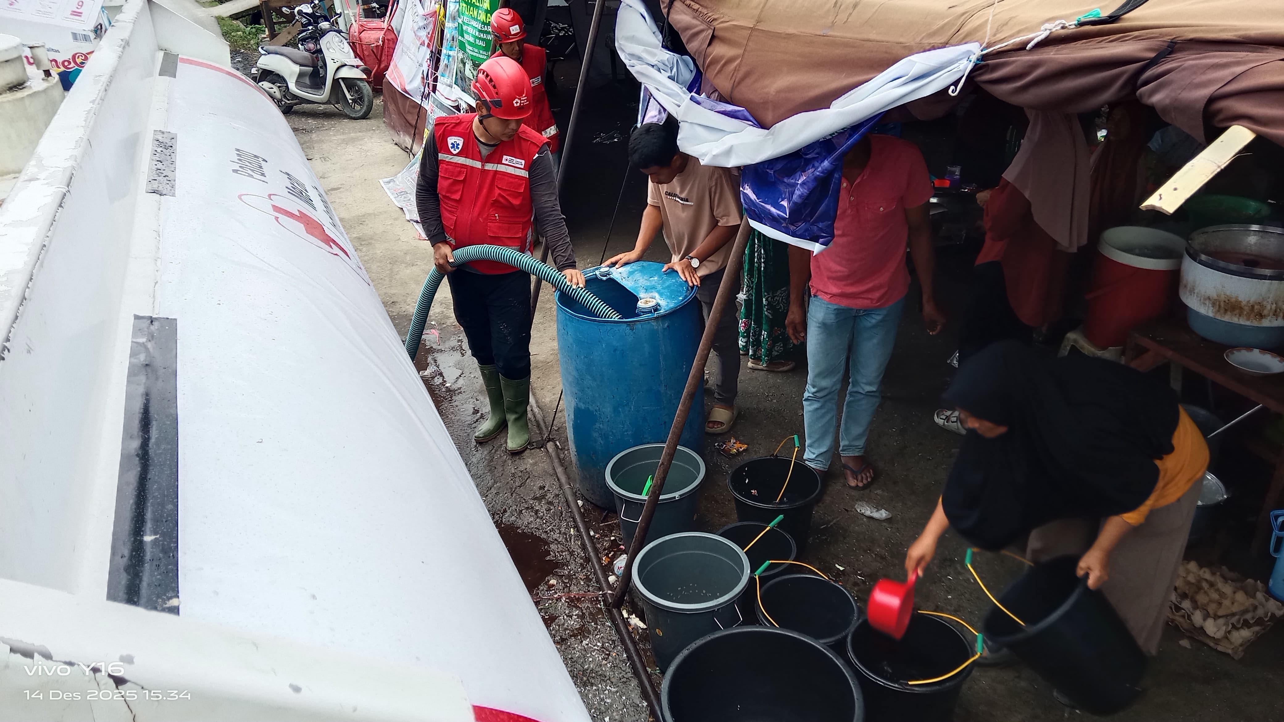 PMI Kota Bekasi Kerahkan Truk Tangki Air dan Personel untuk Pemulihan Pascabanjir Di Daerah Sumatera Barat